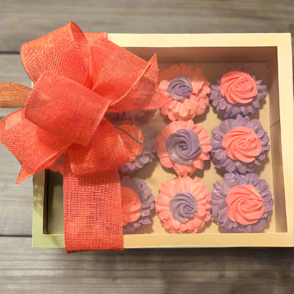 12 decorated cupcakes